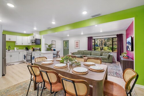 Spacious 4BD - Central Stay w/ Backyard & Games