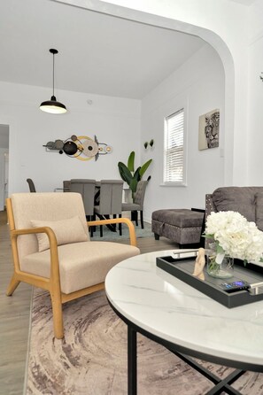 Smart TV - Cozy and Spacious Tampa Home! Walk to the Water! (Tampa)