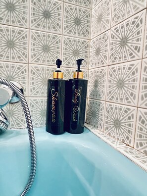 Hair dryer, towels, soap, toilet paper - Nice apartment near Paris / Roland Garros (Boulogne-Billancourt)