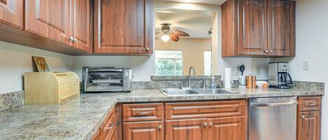 Fridge, microwave, stovetop, dishwasher