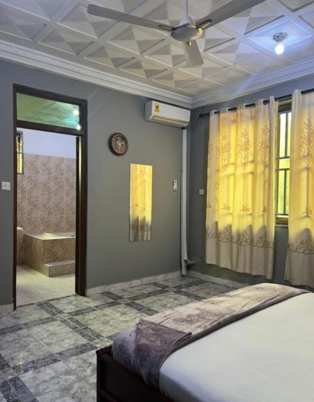 1 bedroom, bed sheets