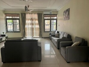 Living area - Renda Residence Apartment (Takoradi)