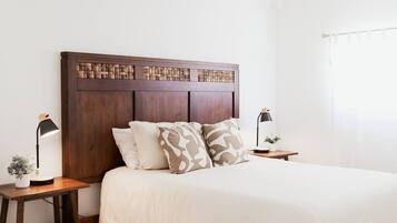 2 bedrooms, iron/ironing board, WiFi