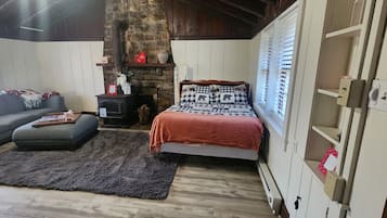 1 bedroom, bed sheets