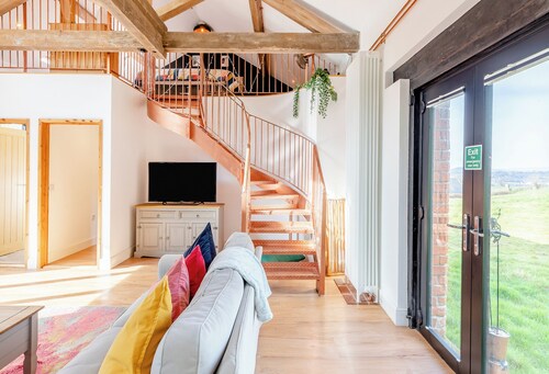 2 bedroom accommodation in Leighton, near Welshpool