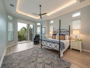 6 bedrooms, desk, iron/ironing board, travel cot