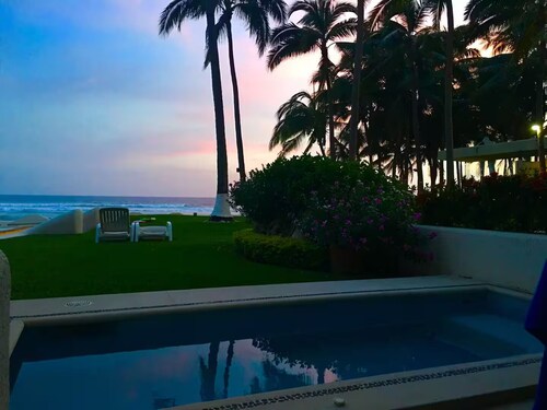 Casa con jardín frente a la playa Playa diamante, reformada