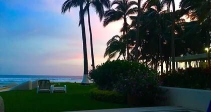 Casa con jardín frente a la playa Playa diamante, reformada
