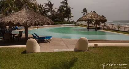 Casa con jardĂn frente a la playa Playa diamante, reformada