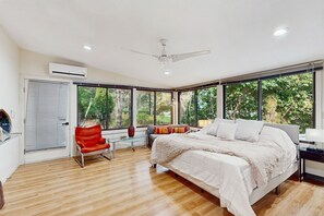 4 soveværelser, strygejern/strygebræt, internetforbindelse, sengetøj