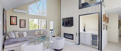 Télévision, cheminée, jeux vidéo