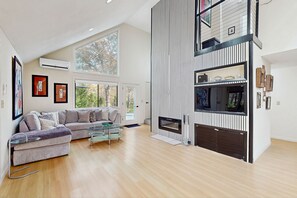 TV, fireplace, video games - Spacious island home near Farm Neck Golf Course, the beach and town (Oak Bluffs)