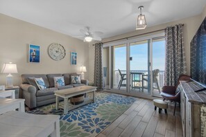 テレビ、DVD プレーヤー