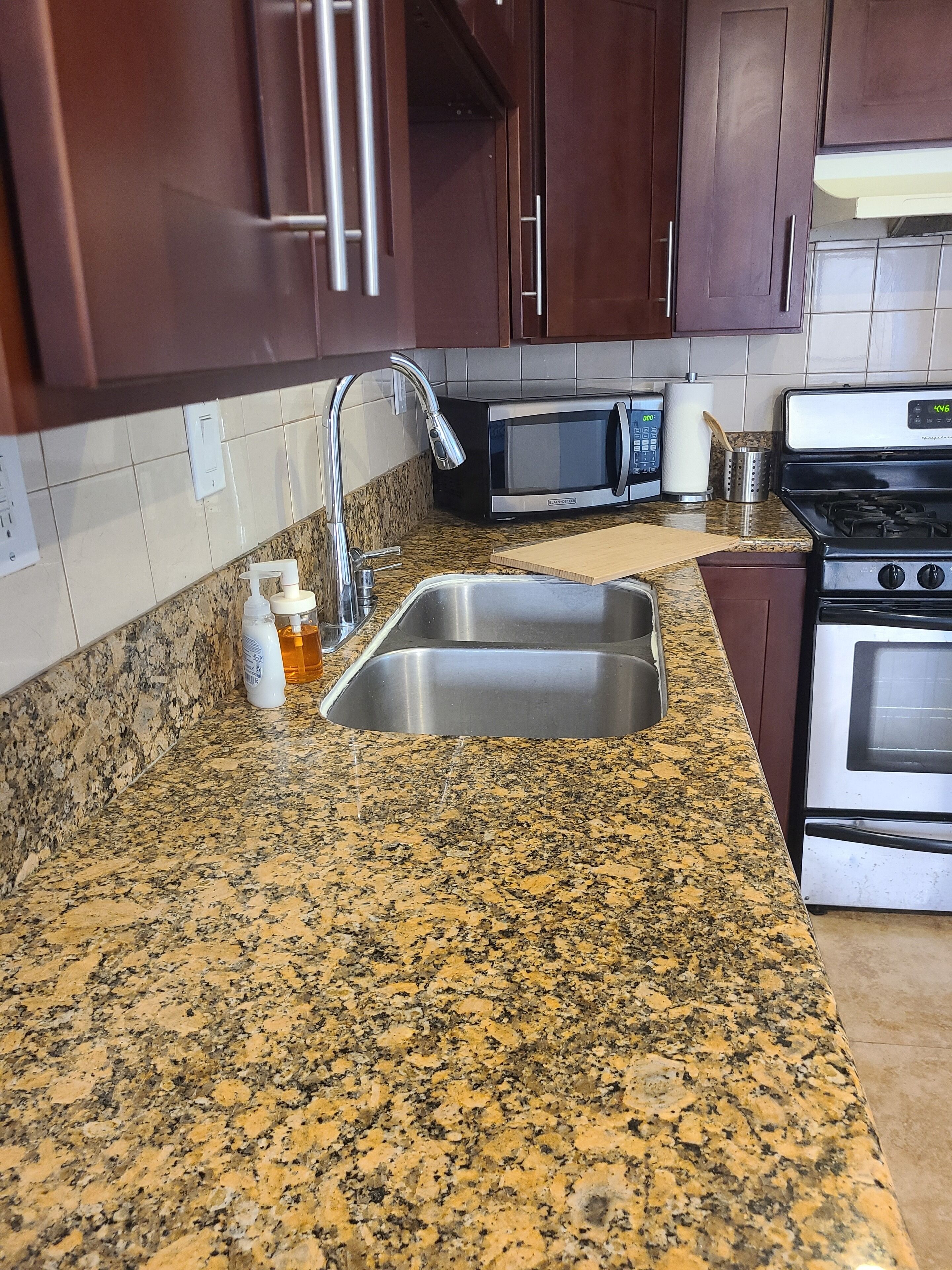 冰箱、微波炉、烤箱、炉灶