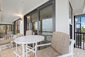 Outdoor dining - Beachfront Condo - Make Naples your Dream Destination! (Naples)