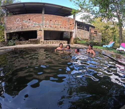 Cottage surrounded by greenery, pets are allowed, we welcome you with a tour.