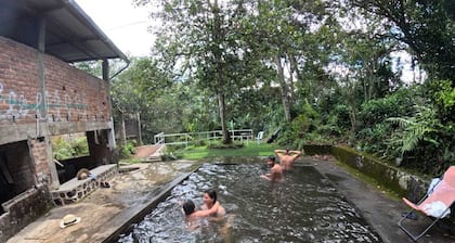 Cottage surrounded by greenery, pets are allowed, we welcome you with a tour.