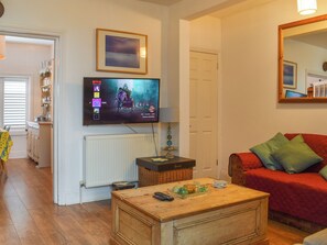 Living area - 2 bedroom accommodation in Bournemouth (Bournemouth)