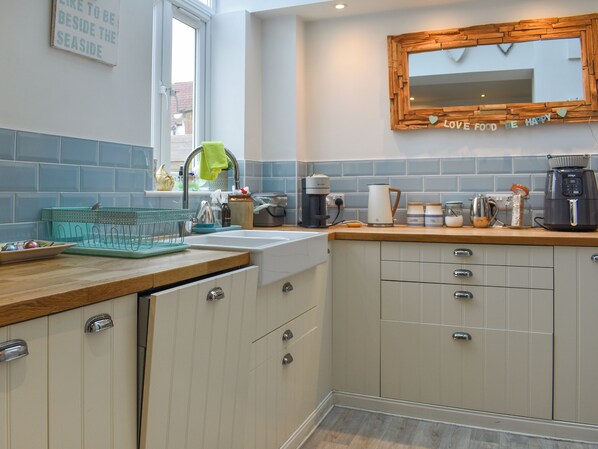 Dishwasher, high chair - 2 bedroom accommodation in Bournemouth (Bournemouth)