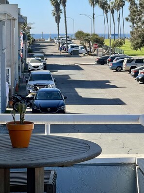Outdoor dining - Spacious, Light/Bright, Balcony w/Bay View, Garage (San Diego)
