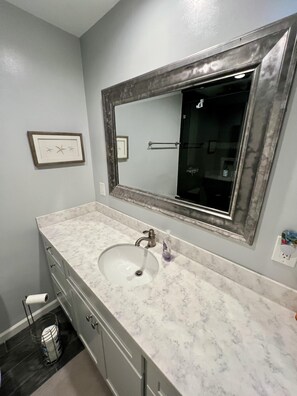 Shower, hair dryer, towels - Spacious, Light/Bright, Balcony w/Bay View, Garage (San Diego)