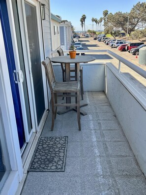 Outdoor dining - Spacious, Light/Bright, Balcony w/Bay View, Garage (San Diego)