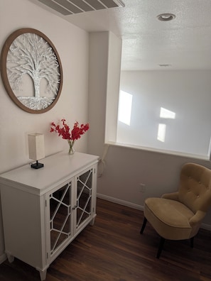 Interior - Group get away in this Spacious 4-bedroom house in vibrant Las Vegas (Las Vegas)