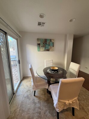 Dining - Group get away in this Spacious 4-bedroom house in vibrant Las Vegas (Las Vegas)