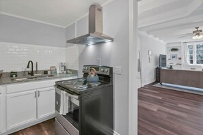 Fridge, microwave, oven, stovetop - Carter Compound + Private Apt | Near Ft Jackson (Columbia)