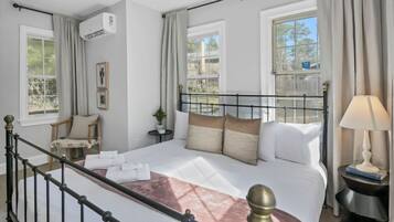 4 Schlafzimmer, Schreibtisch, Bügeleisen/Bügelbrett, Reisekinderbett