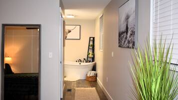 3 dormitorios, tabla de planchar con plancha, wifi gratis y ropa de cama