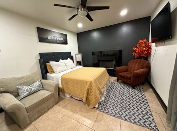 1 bedroom, WiFi, bed sheets -  Comfortable studio #2 with  WiFi and AC in charming Sacramento (Sacramento)