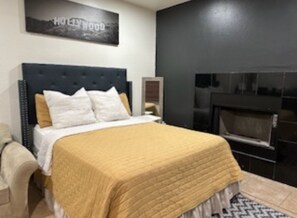 1 bedroom, WiFi, bed sheets -  Comfortable studio #2 with  WiFi and AC in charming Sacramento (Sacramento)