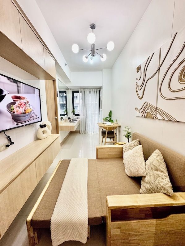 Smart TV, video games - Lux 1BR Condo w/Pool view near MOA-Shore3 Tower2 (Pasay)