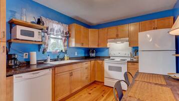 Refrigerador, microondas, placa de cocina, lavavajillas