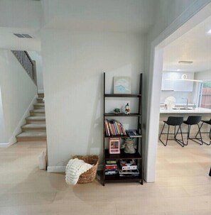 Interior - Luxury 3B house near Tec Hubs, High speed WiFi, Chef's Kitchen (San Jose)