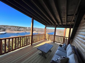 Property grounds - Spacious 6-bedroom lodge with stunning lake views of Table Rock Lake in Branson! (Branson)