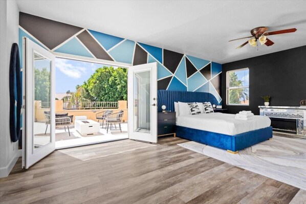 7 bedrooms, desk, iron/ironing board, travel crib