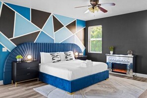 7 soverom, skrivebord, strykejern/-brett og reiseseng for barn