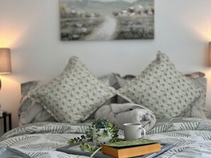 3 slaapkamers, een strijkplank/strijkijzer, wifi, beddengoed