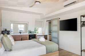 1 soveværelse, skrivebord, strygejern/strygebræt, sengetøj