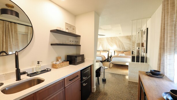 1 bedroom, iron/ironing board, bed sheets - Aviles Double Full- 5 min walk to beach! (St. Augustine)
