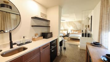 1 chambre, fer et planche à repasser, draps fournis