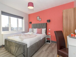 1 habitación, tabla de planchar con plancha, wifi gratis y ropa de cama 