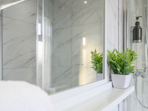 Douche, serviettes fournies