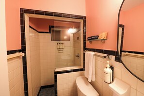 Shower, hair dryer, towels - The Surfside Apartment-Full Kitchen-5 min walk to beach! (St. Augustine)