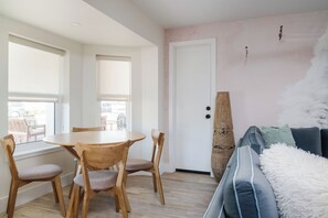 Dining - The Salt Run-Family Apartment-5 min walk to beach! (St. Augustine)