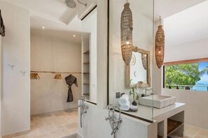Room - Breathtaking Koh Koon - Provence Meets the East Sleeps 14 Adults +8 Kids (Koh Samui)