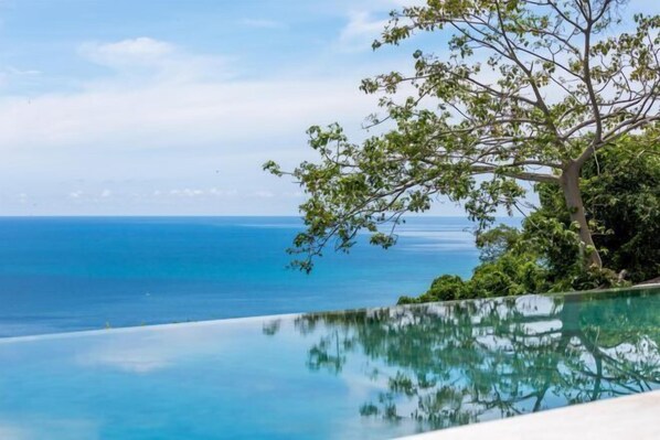 Kolam renang terbuka