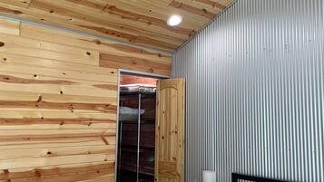 3 slaapkamers, een strijkplank/strijkijzer, wifi, beddengoed